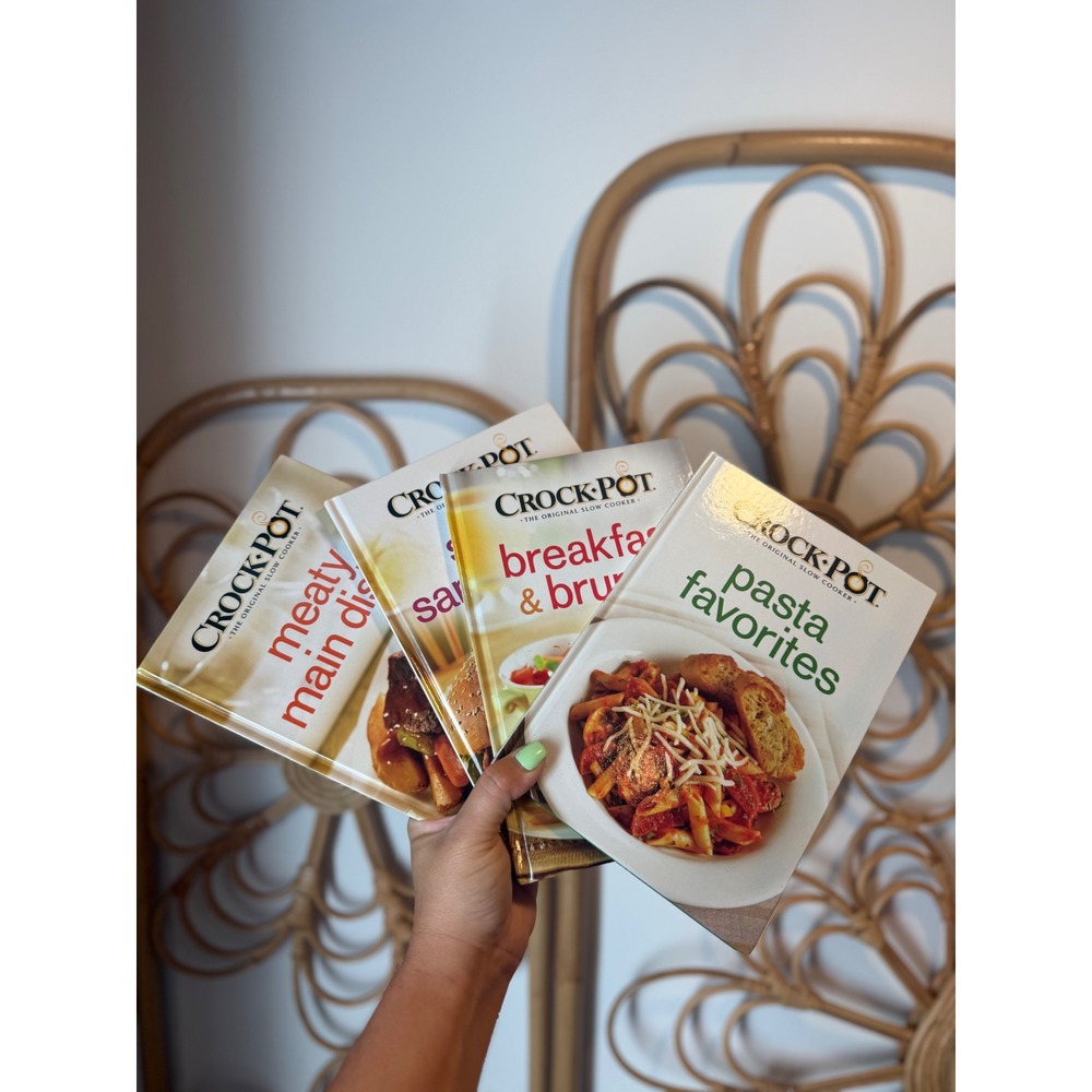 Crock-Pot Recipe Book Lot of 4 Pasta Breakfast Sandwiches Meaty Main Dishes